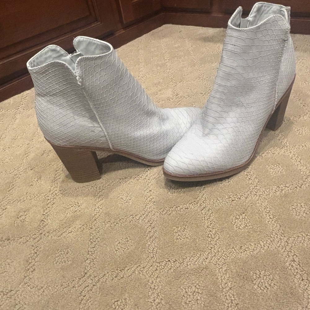 MIA White Textured Ankle Booties - Picture 8 of 9